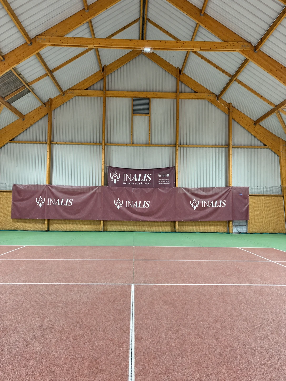 Les bâches Inalis sur le court du Tennis Club Vienne et Moulière