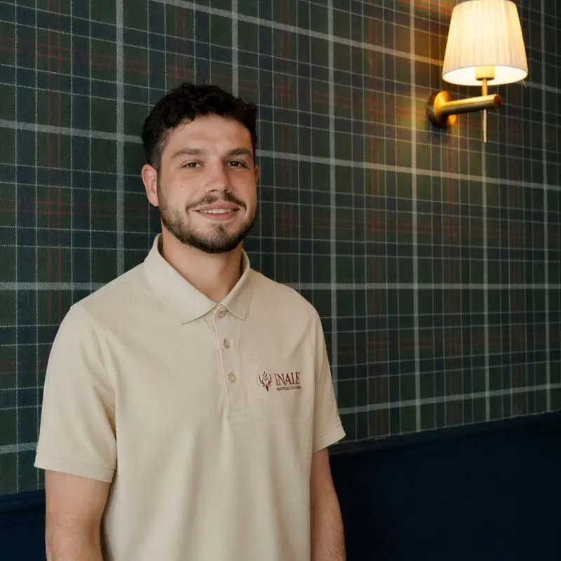 Romain, conducteur de travaux, Intendant de Maison