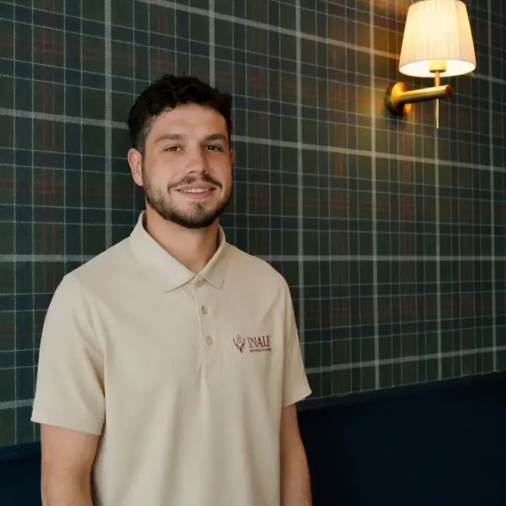 Romain, conducteur de travaux, Intendant de Maison